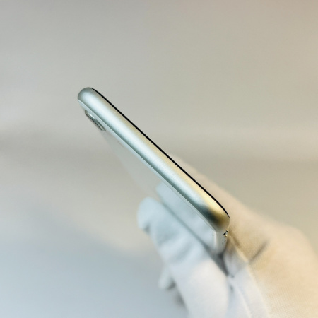 iPhone SE 2022 б/у Состояние "Удовлетворительный"