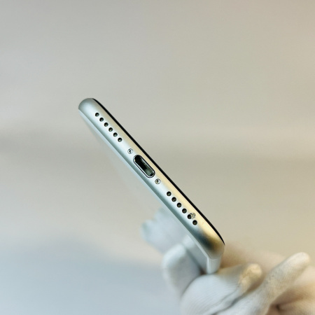 iPhone SE 2022 б/у Состояние "Удовлетворительный"